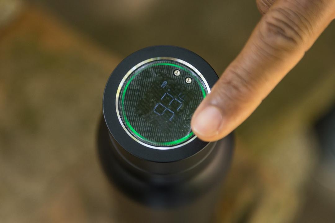 Green LED ring on the Smart Bottle lid showing 97°F